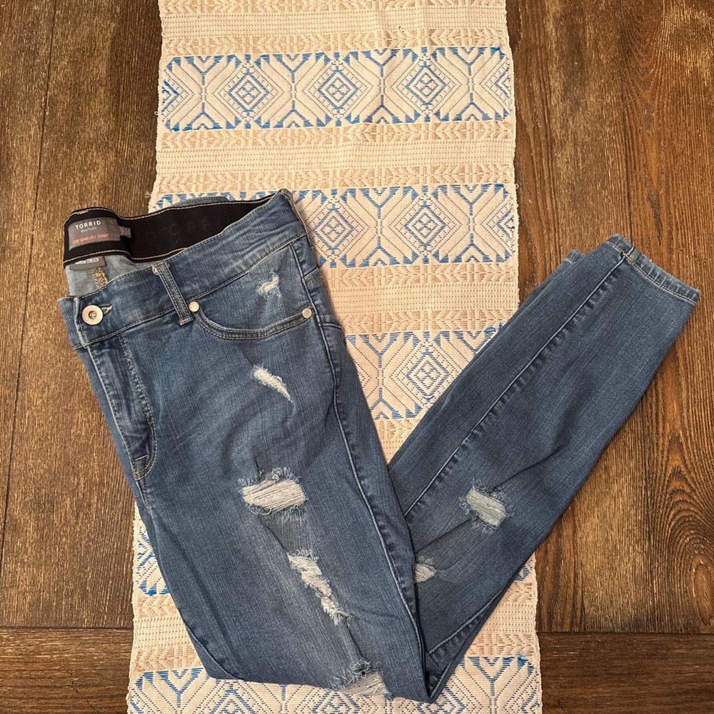 Torrid crop bombshell skinny jeans, premium stretch